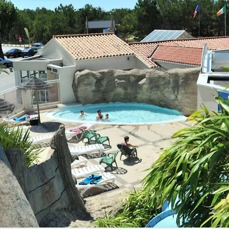 Mobil Dans Un Cadre Calme Campsite